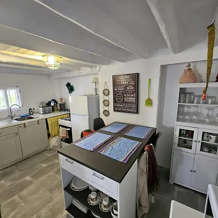 Charming House With Jacuzzi In 펜션