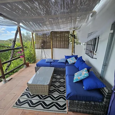 Charming House With Jacuzzi In