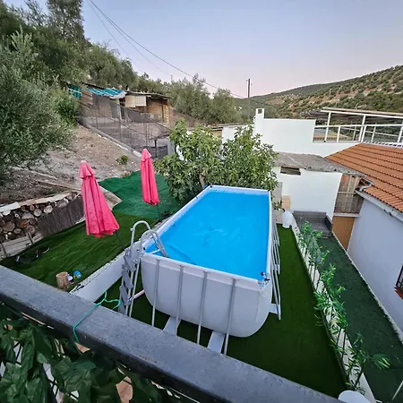 Сasa de vacaciones Charming House With Jacuzzi In *